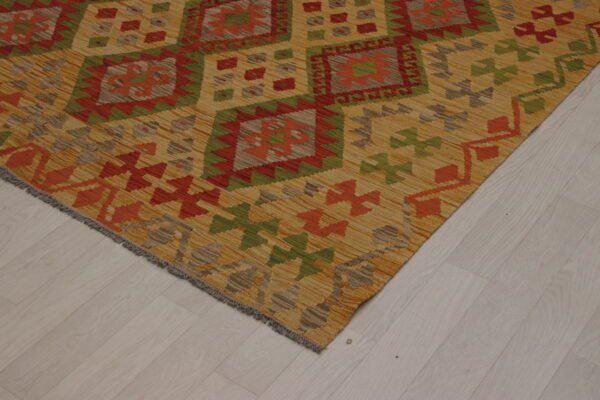 VJ Kilim – 246 × 178 cm    (47866)