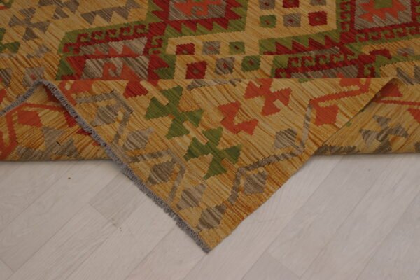 VJ Kilim – 246 × 178 cm    (47866)
