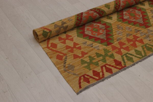 VJ Kilim – 246 × 178 cm    (47866)