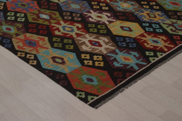 VJ Kilim – 295 × 257 cm   (47890)