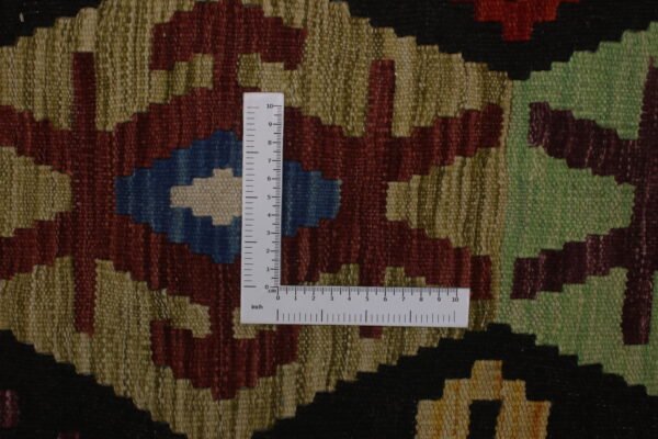 VJ Kilim – 295 × 257 cm   (47890)