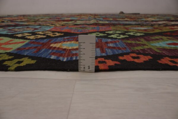 VJ Kilim – 295 × 257 cm   (47890)